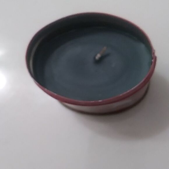 Christmas Candle Tin - Picture 3 of 5